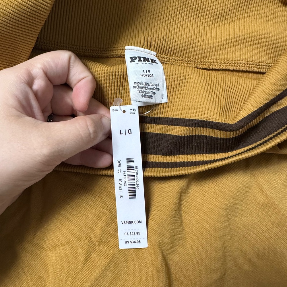 PINK Leggings Shorts - Brand new with Tags still on - Size L